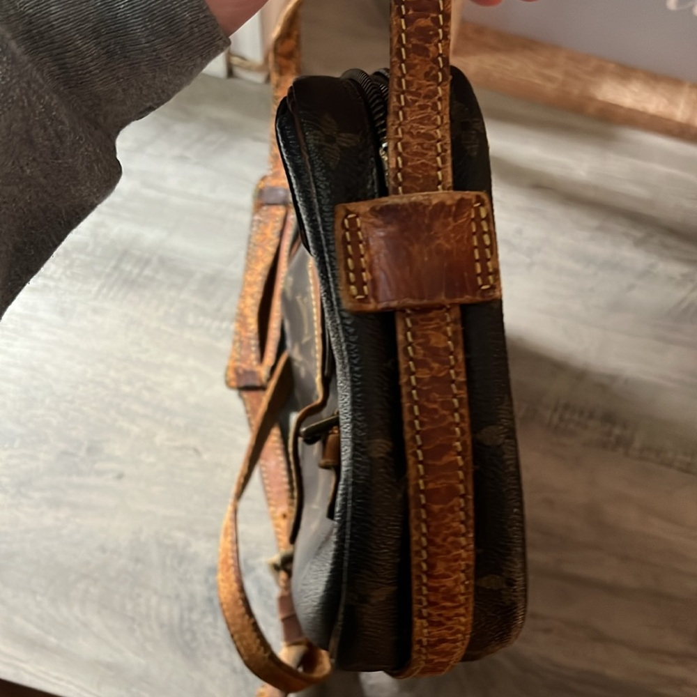 Vintage Louis Vuitton Crossbody (needs repairs) - Picture 14 of 16